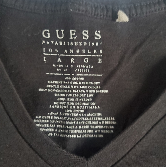 Guess T-Shirt - Picture 2 of 2